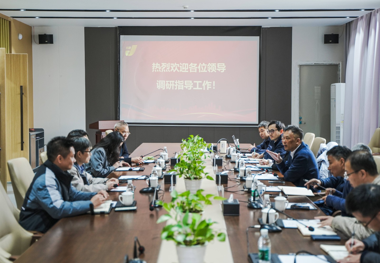 座談會(huì)現(xiàn)場(chǎng)圖.jpg 座談會(huì)現(xiàn)場(chǎng)圖.jpg